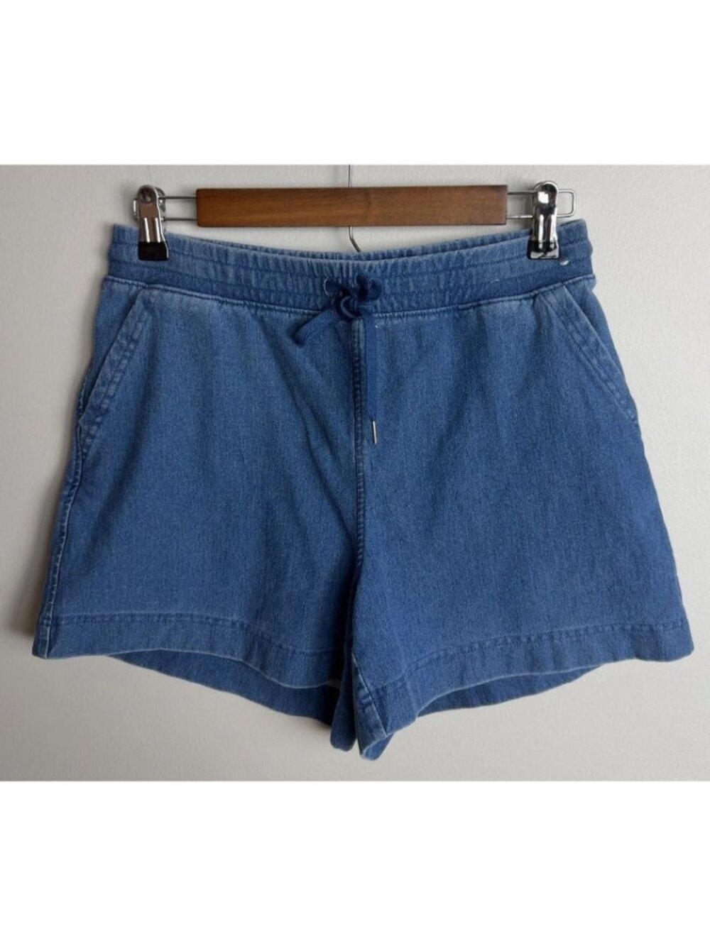 Uniqlo Denim Pull-On Shorts Elastic Drawstring Waist Blue Size Small Women’s